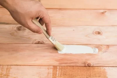 como pintar madera de pino